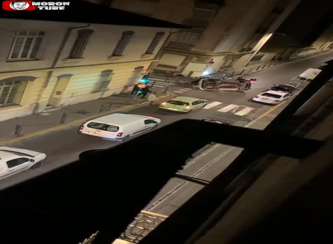 Video :Overturned vehicle - A breathtaking sight in Marseille